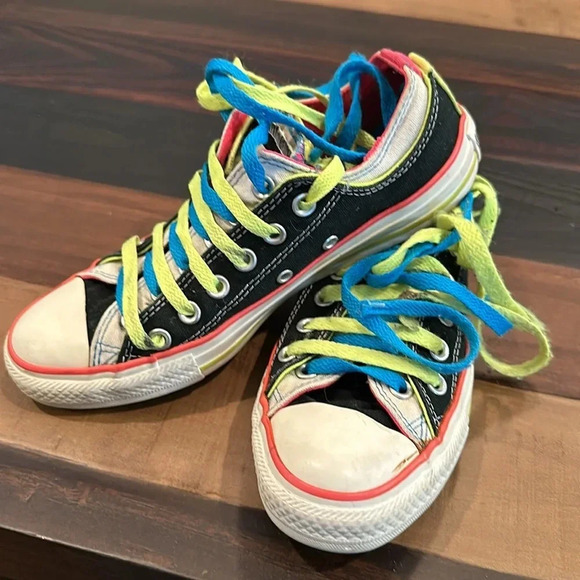 Converse shoes - Picture 2 of 5